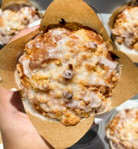 APPLE CRUMBLE MUFFINS
