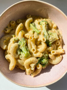 BROCCOLI MAC AND CHEESE