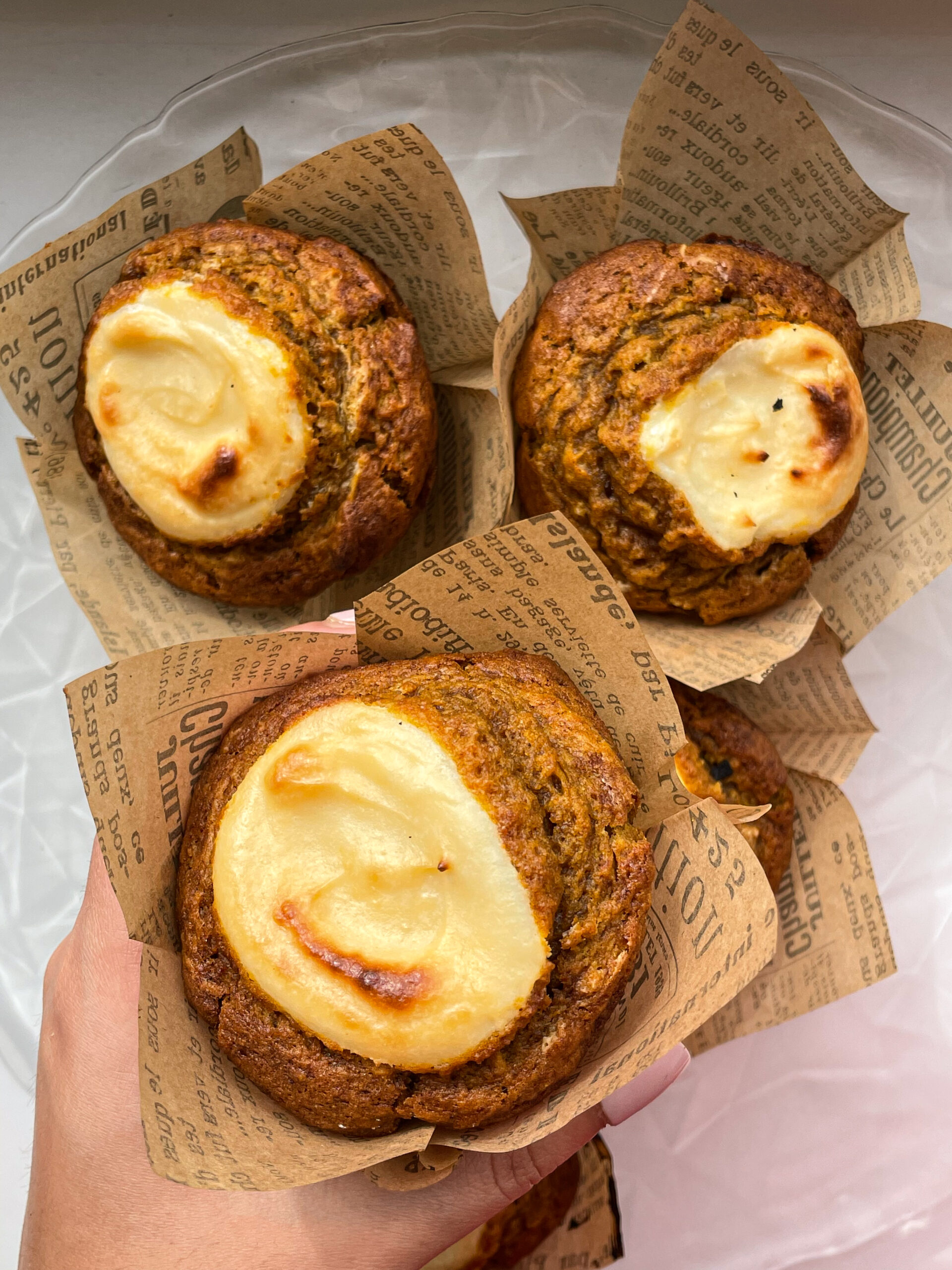 Muffins with cream cheese topping