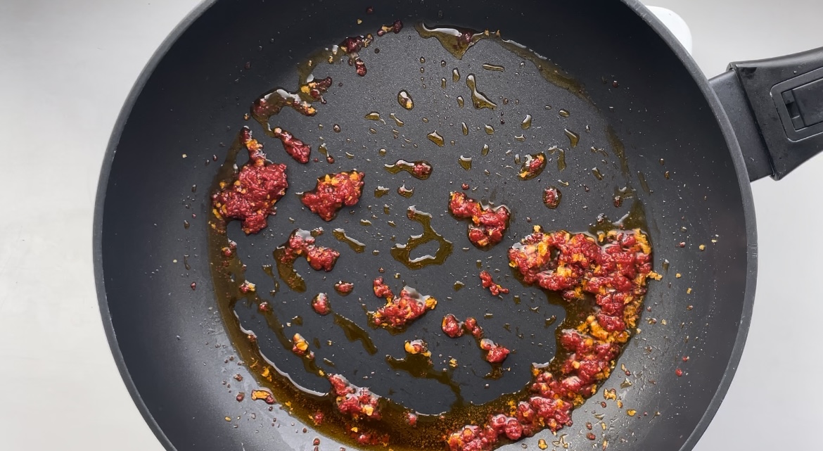 Preparation of the Sause for Gigi Hadid Pasta