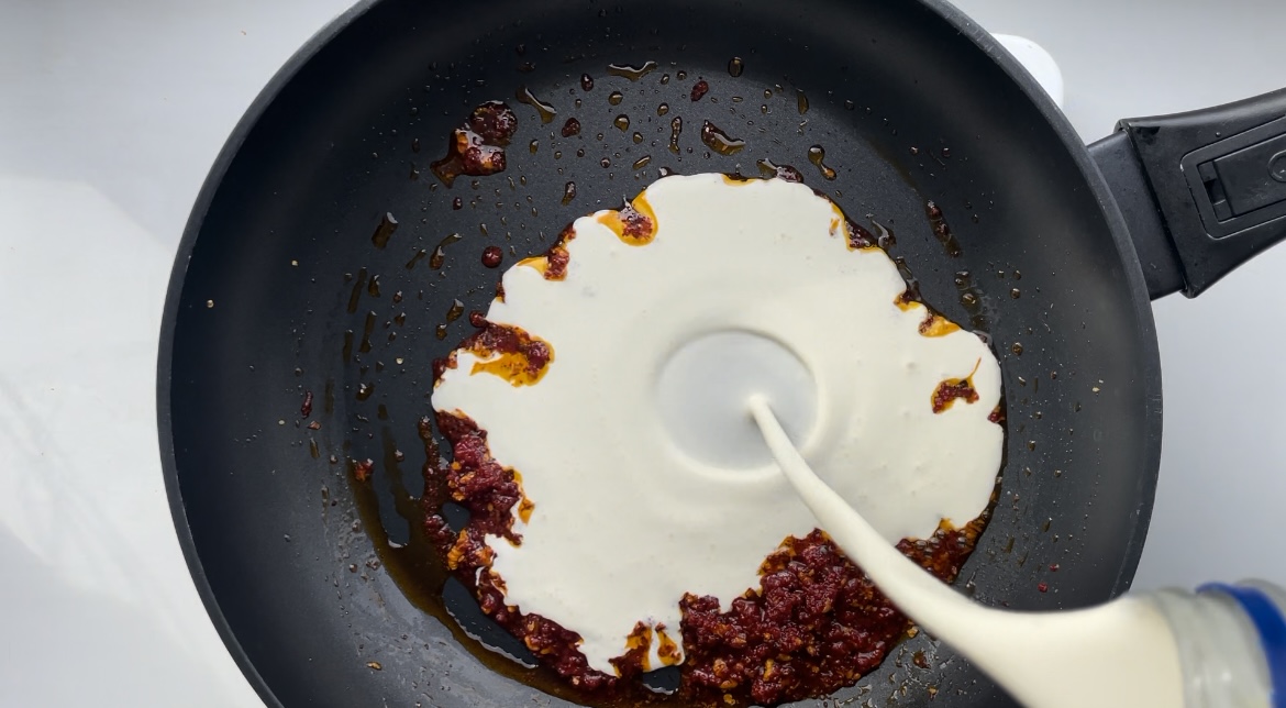 Preparation of the Sause for Gigi Hadid Pasta