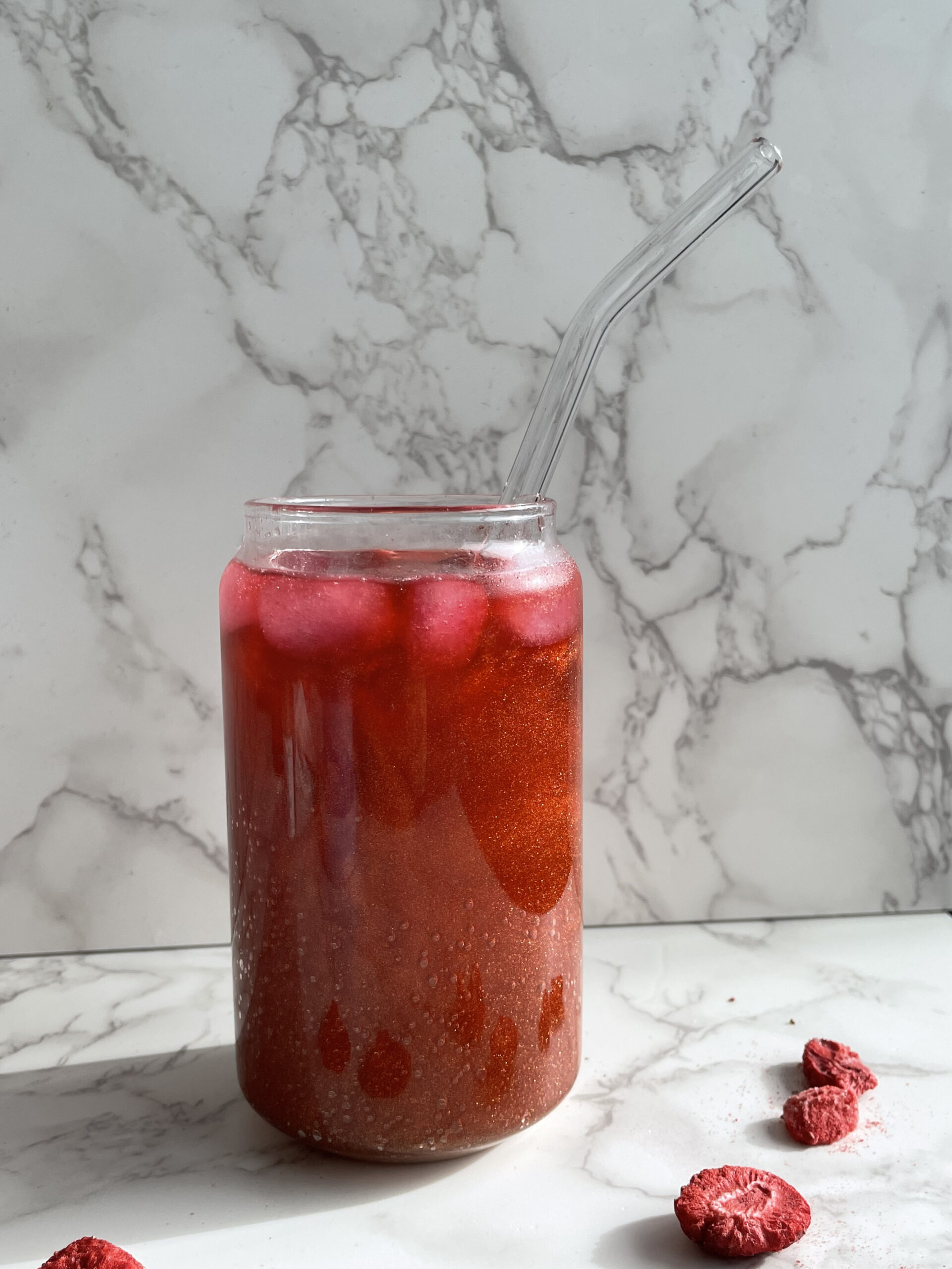 SPARKLY PINK VALENTINE’S DRINK