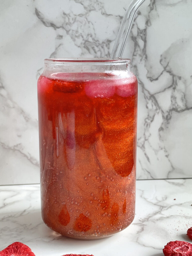 SPARKLY PINK VALENTINE’S DRINK