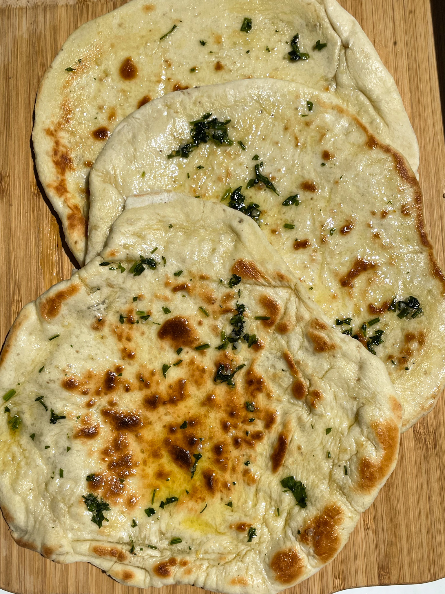 BUTTERY GARLIC NAAN BREAD