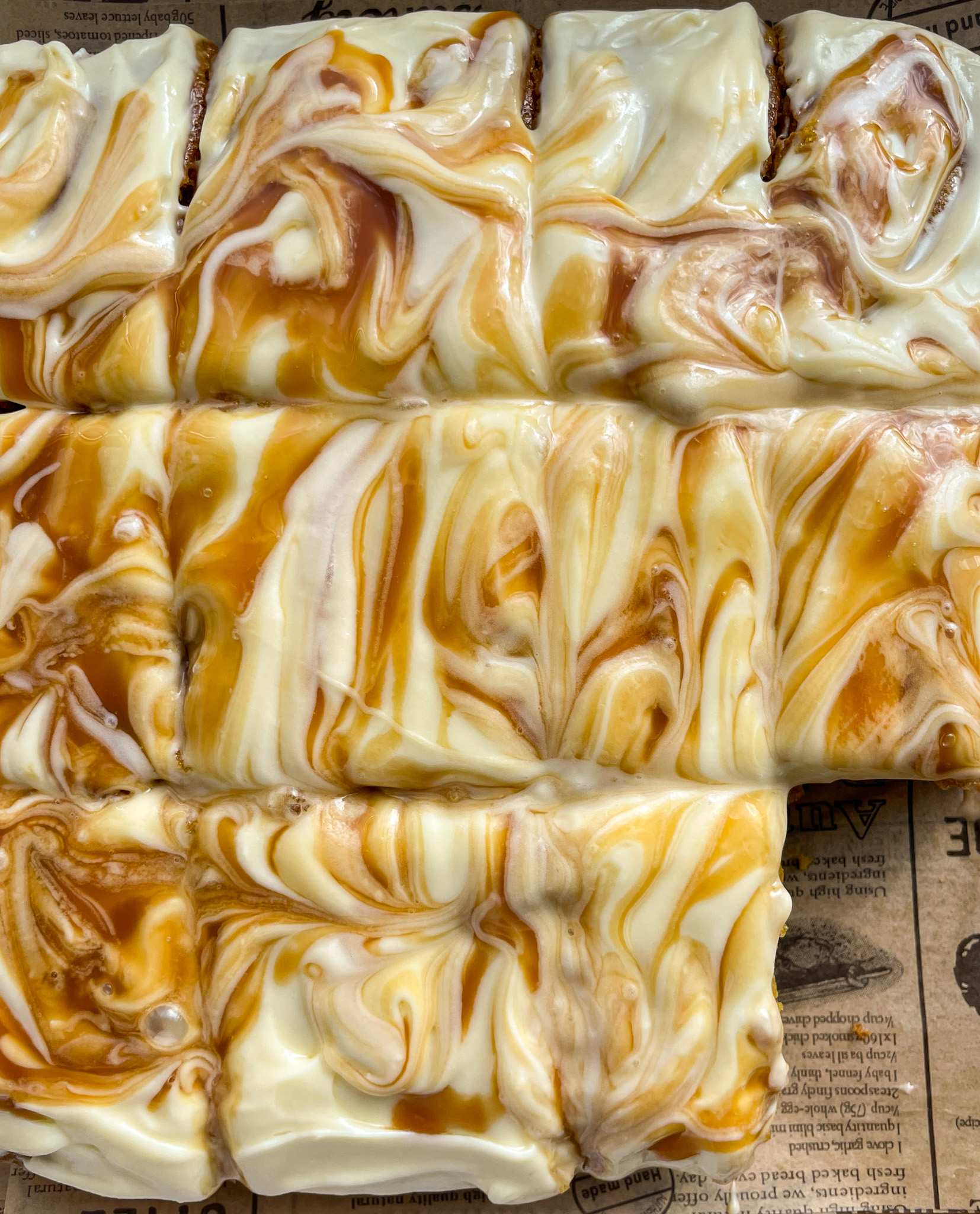 EASY PUMPKIN CARAMEL CAKE