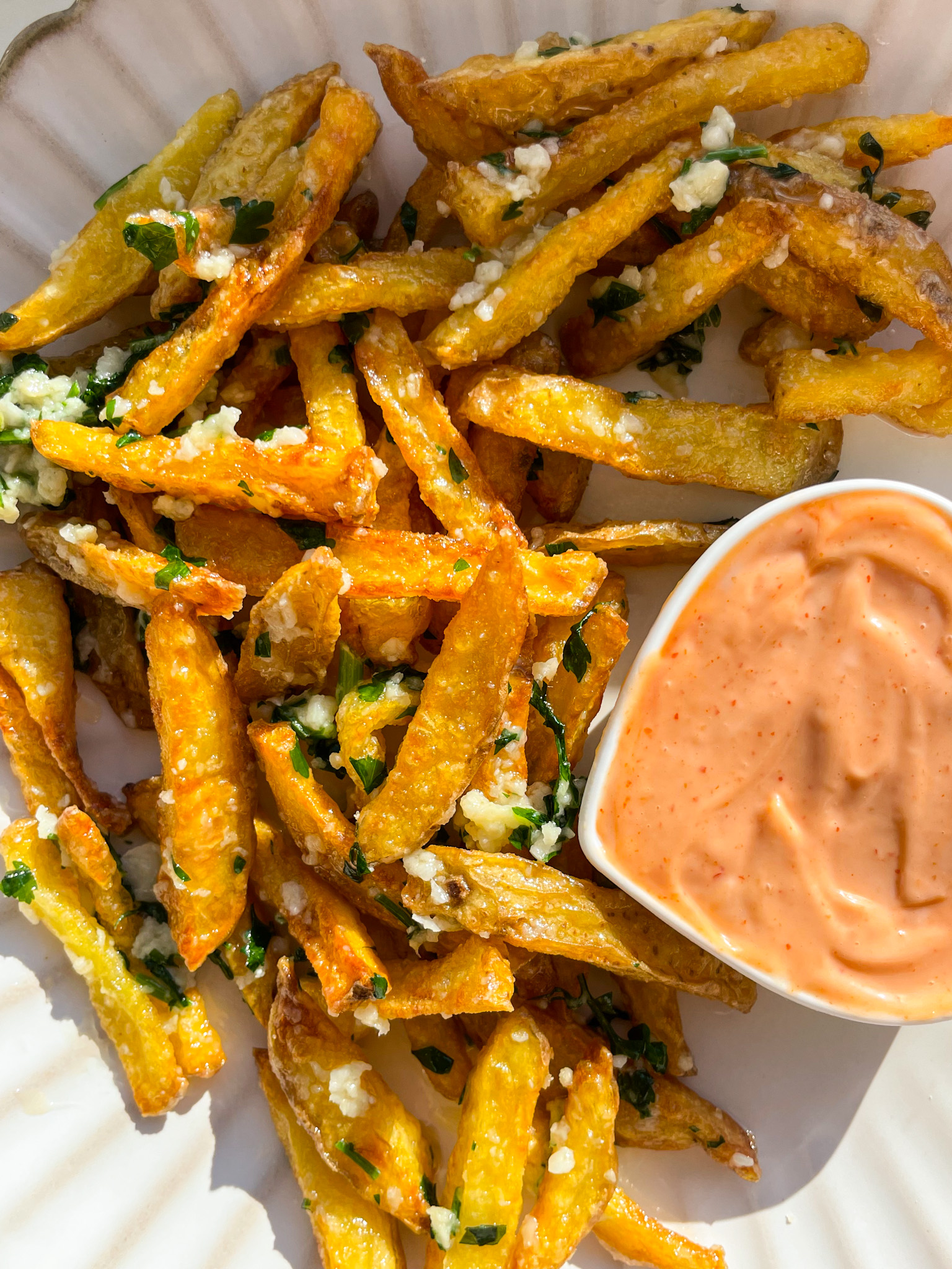 CRISPY GARLIC BUTTER PARMESAN FRIES