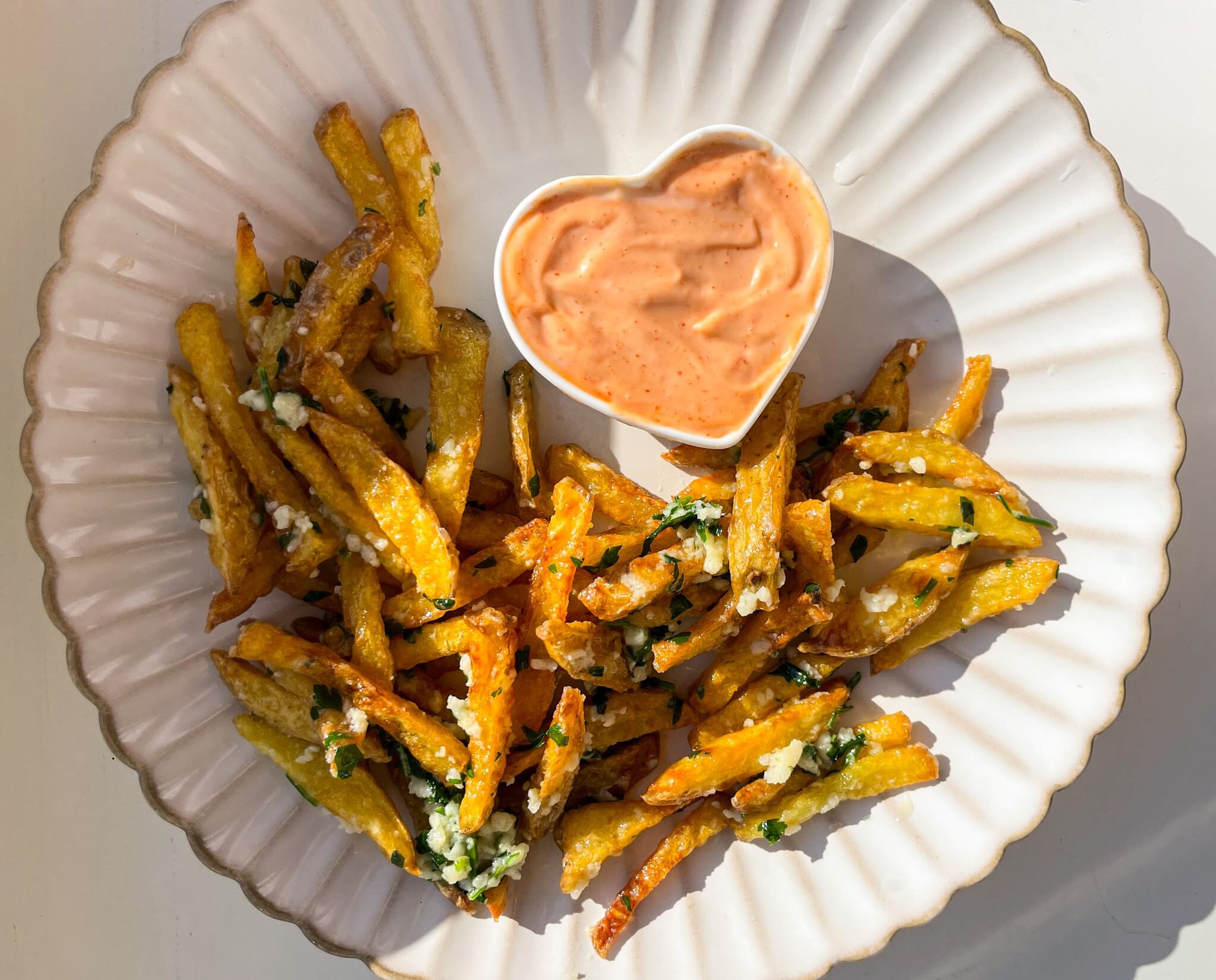 CRISPY GARLIC BUTTER PARMESAN FRIES