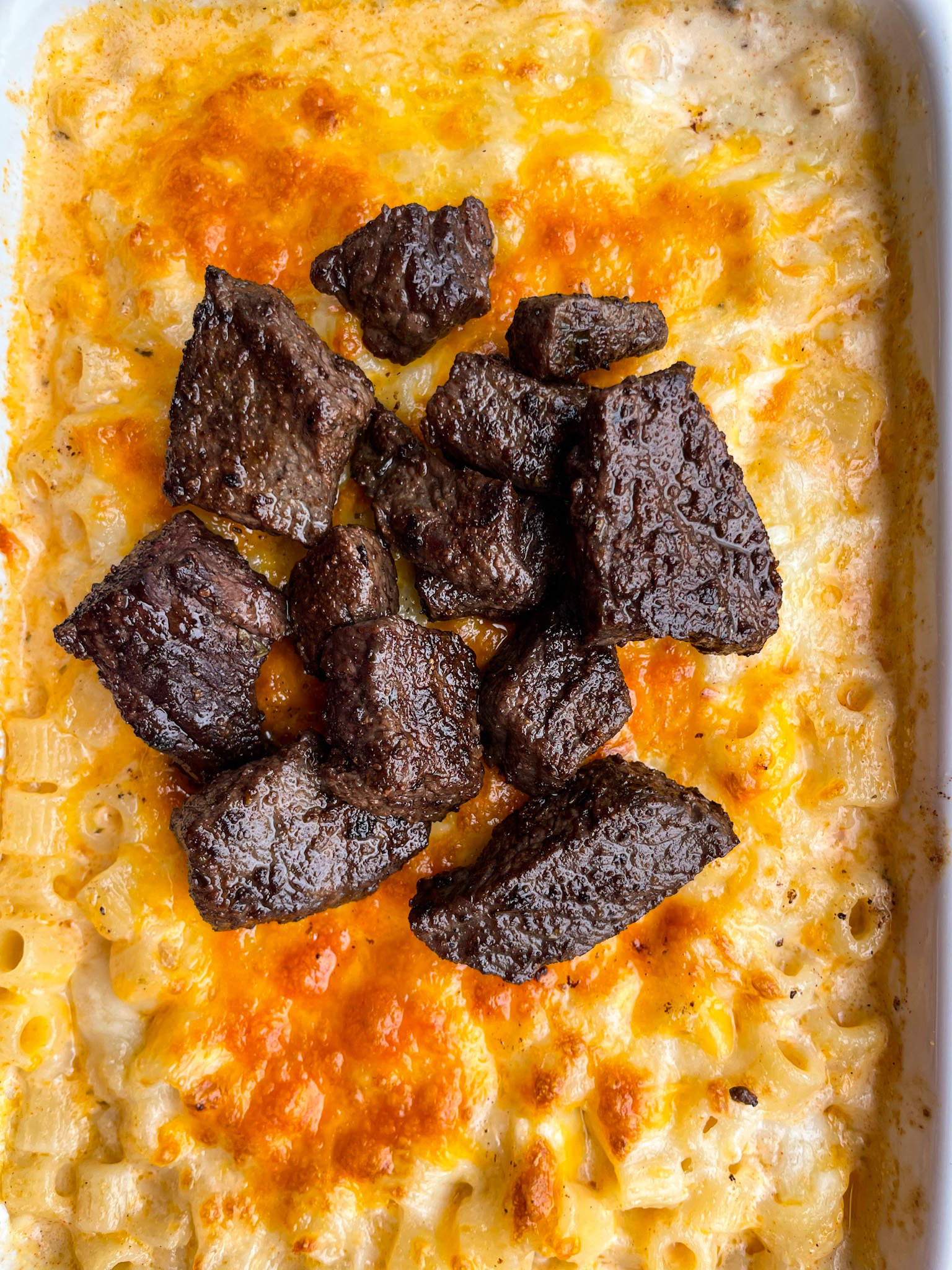 CREAMY MAC AND CHEESE WITH STEAK BITES