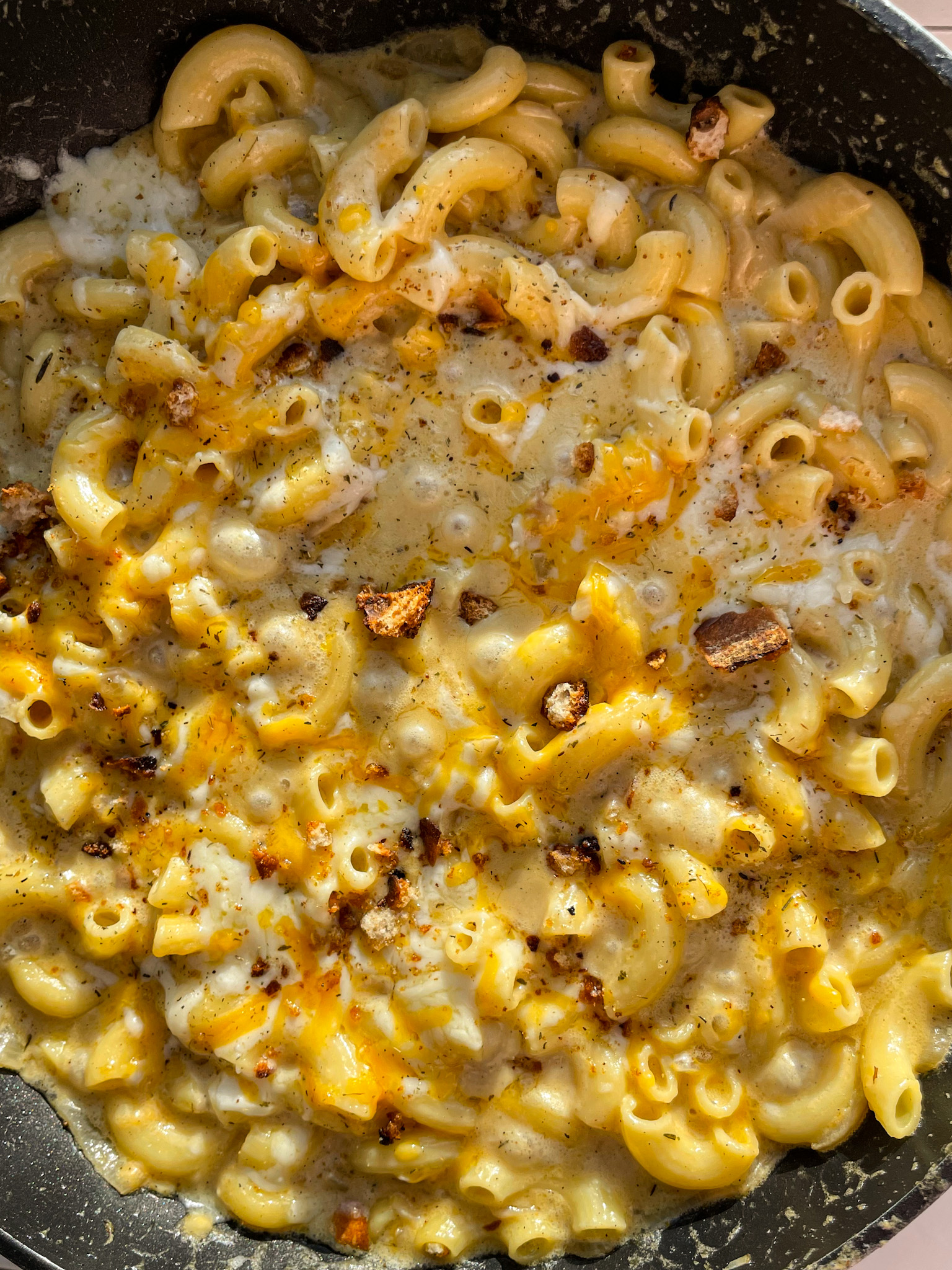 FRENCH ONION SOUP MAC AND CHEESE