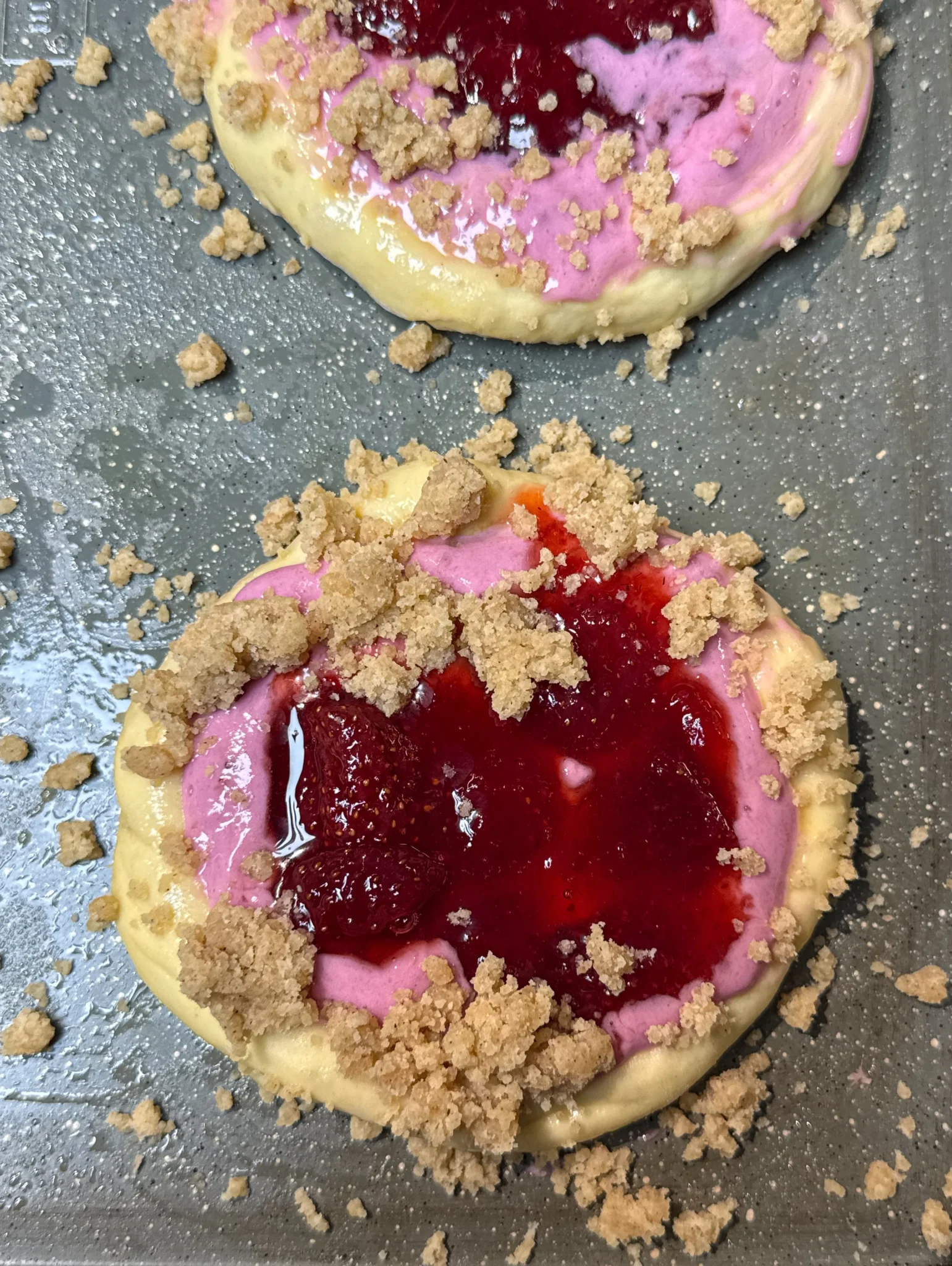 strawberry crumble danishes