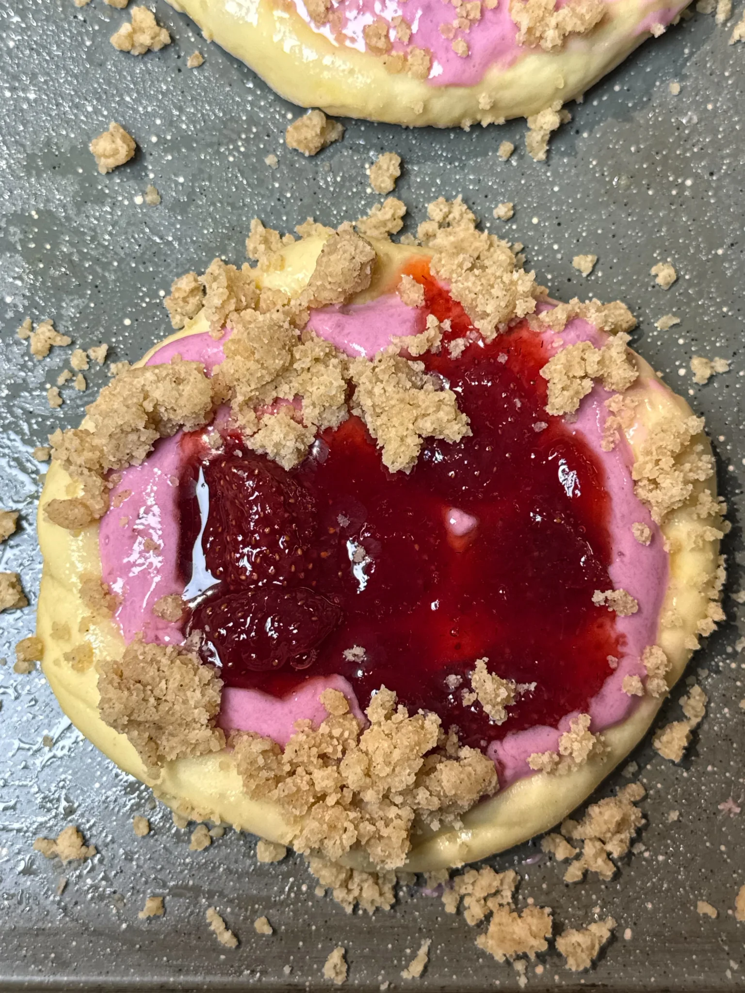 strawberry crumble danishes