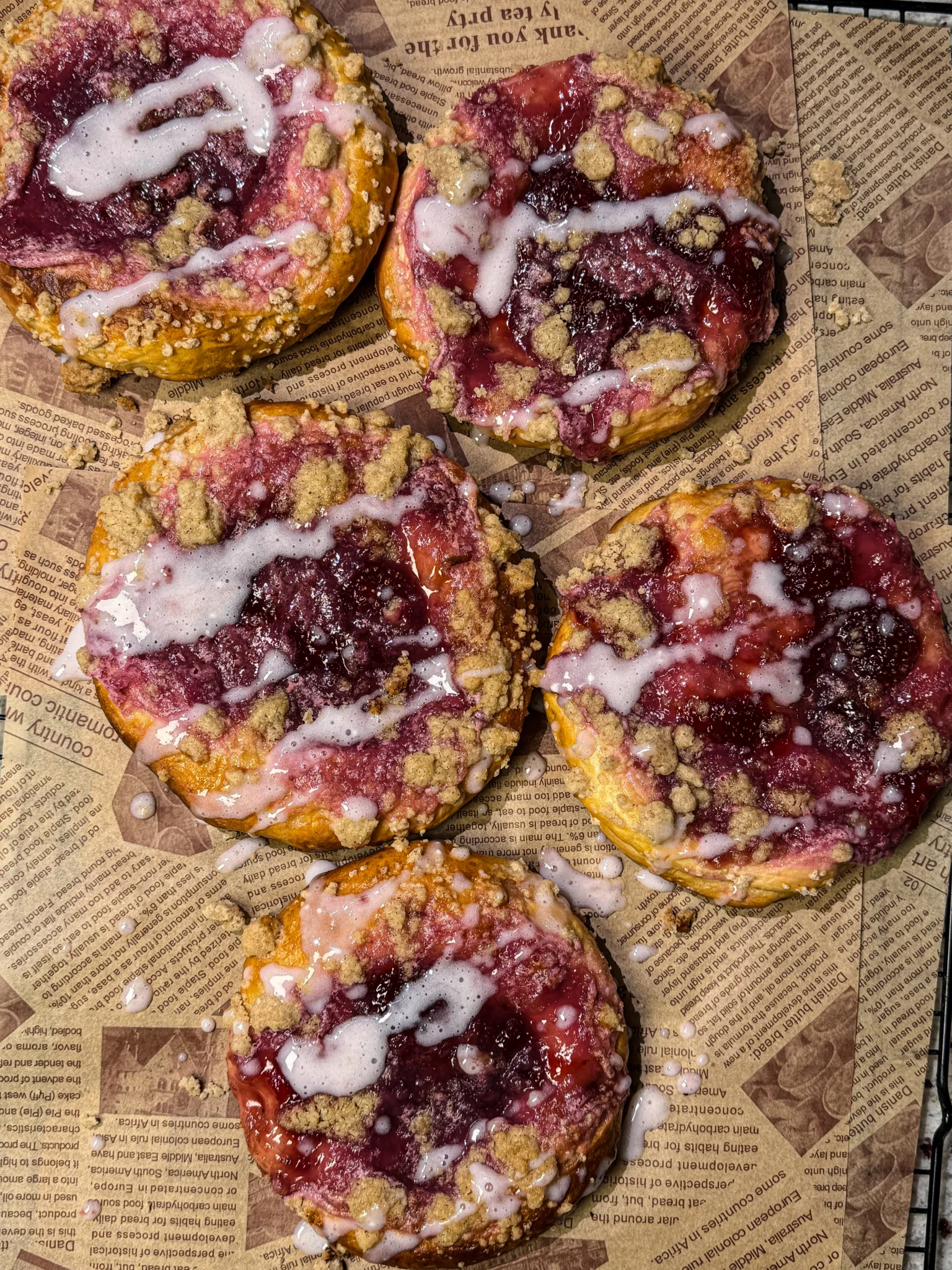 strawberry crumble danishes