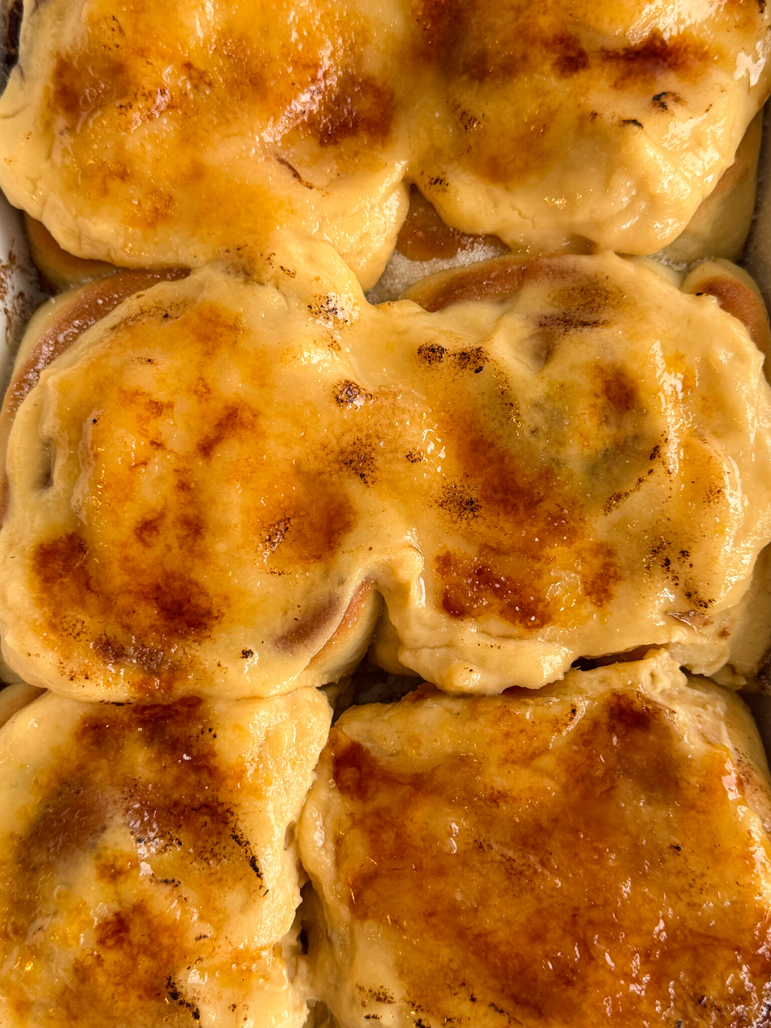 creme-brulee-cinnamon-roll