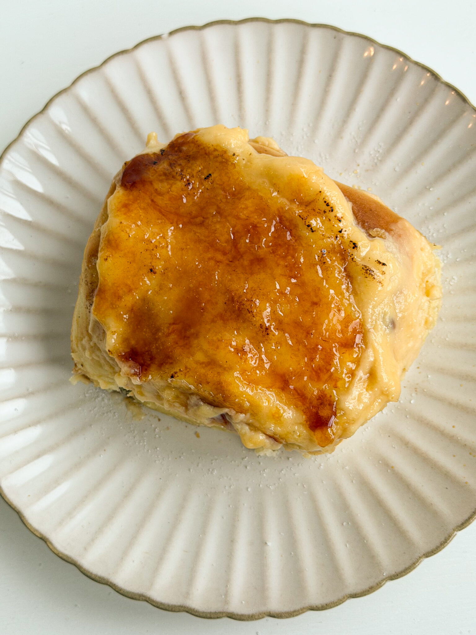 creme-brulee-cinnamon-roll